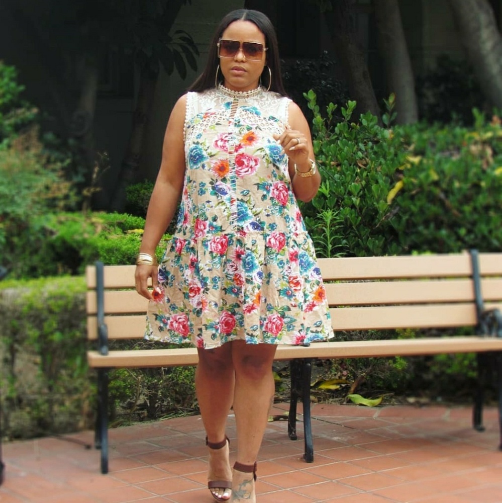Floral print dress with crochet lace neckline
